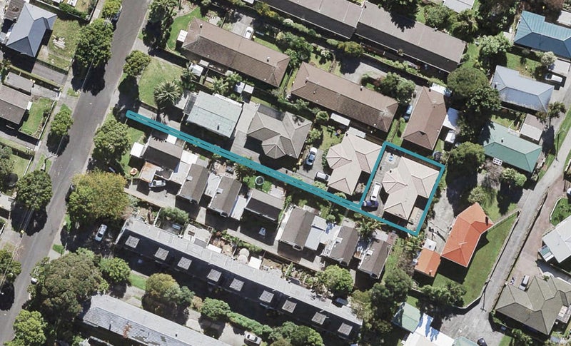 9C Koromiko Street, New Lynn, Auckland - Carousel 1