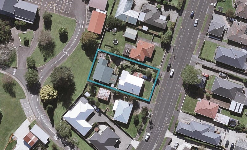 256 Coronation Avenue, Welbourn, New Plymouth - Carousel 1