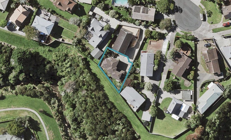 11A Seaglen Place, Botany Downs, Auckland - Carousel 1