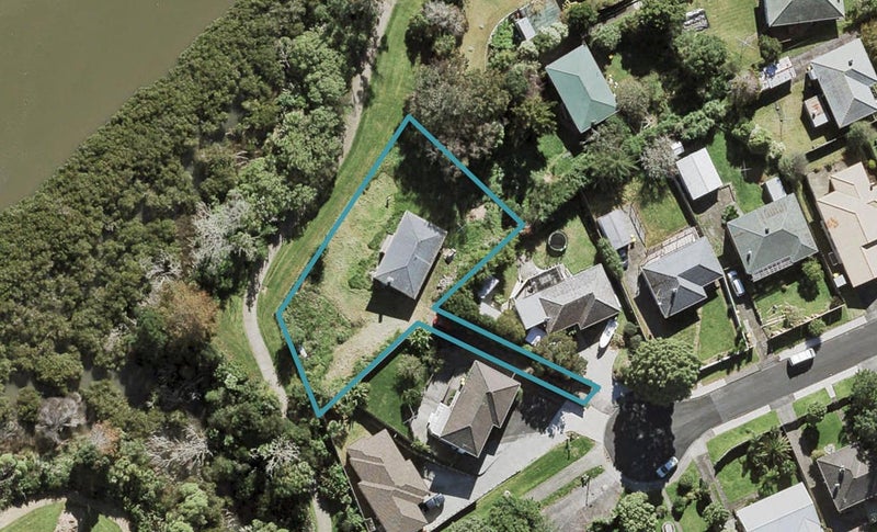 9 Thomas Rea Place, Te Atatu South, Auckland - Carousel 1