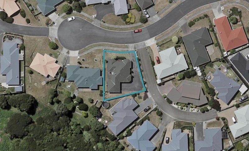 23 Crown Hill, Paraparaumu - Carousel 1