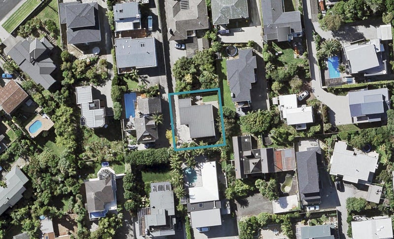 15A Castor Bay Road, Castor Bay, Auckland - Carousel 1