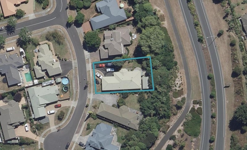 5 Makepeace Place, Flagstaff, Hamilton - Carousel 1