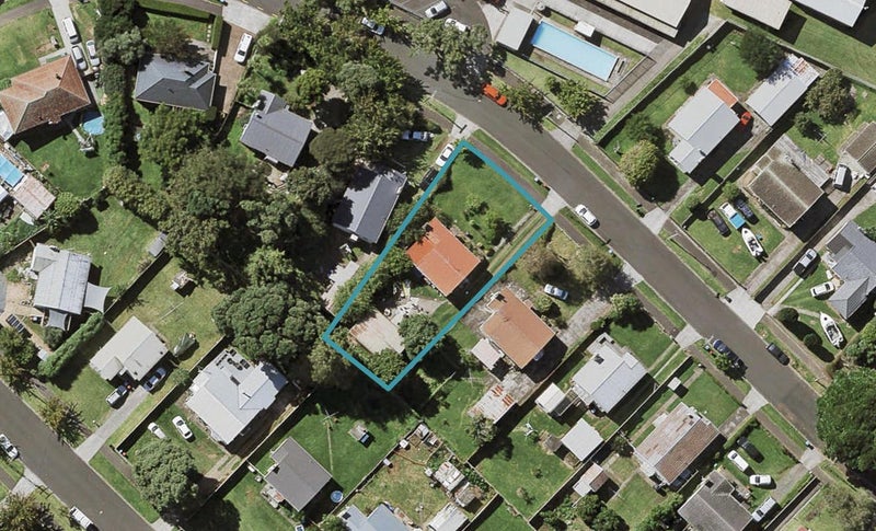 11 Taratoa Street, Point England, Auckland - Carousel 1