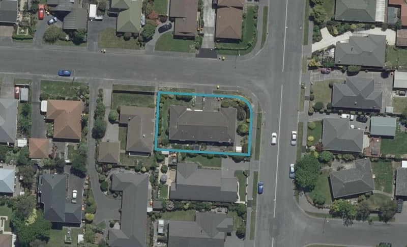 2/1 Regency Crescent, Redwood, Christchurch - Carousel 1