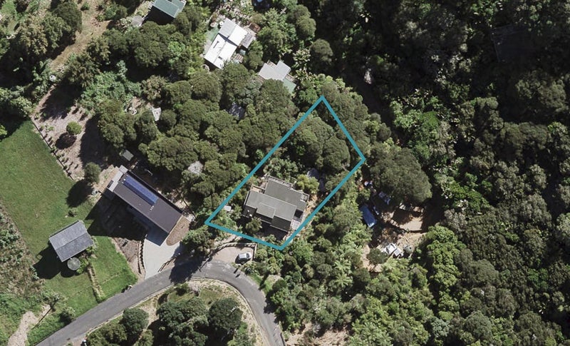 16 Hobson Terrace, Onetangi, Waiheke Island - Carousel 1