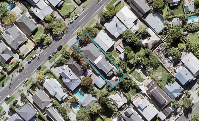 2/100 West End Road, Westmere, Auckland - Carousel 1