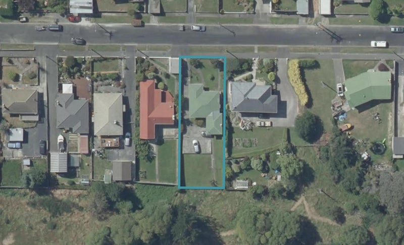18 Waldron Crescent, Green Island, Dunedin - Carousel 1