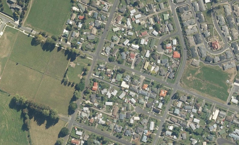 12 Thompson Street, Leamington, Cambridge - Carousel 1