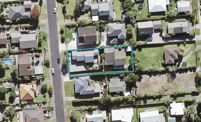 12A Harrybrook Road, Green Bay, Auckland - Carousel 1