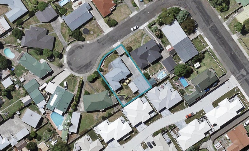 1305 Briggs Place, Mayfair, Hastings - Carousel 1