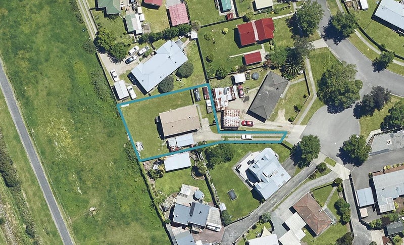 7 Matthew Place, Kawaha Point, Rotorua - Carousel 1