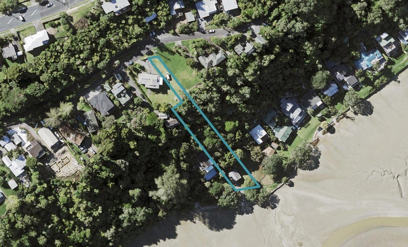 39A Pohutukawa Avenue, Shelly Park, Auckland - Carousel 1