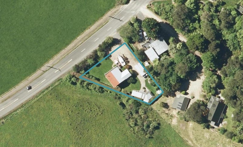 1690 Queen Charlotte Drive, Picton - Carousel 1