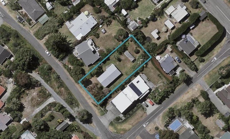 7 Rangihiroa Street, Waikanae Beach, Waikanae - Carousel 1