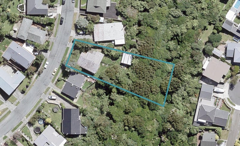 8 Camellia Terrace, Maungaraki, Lower Hutt - Carousel 1