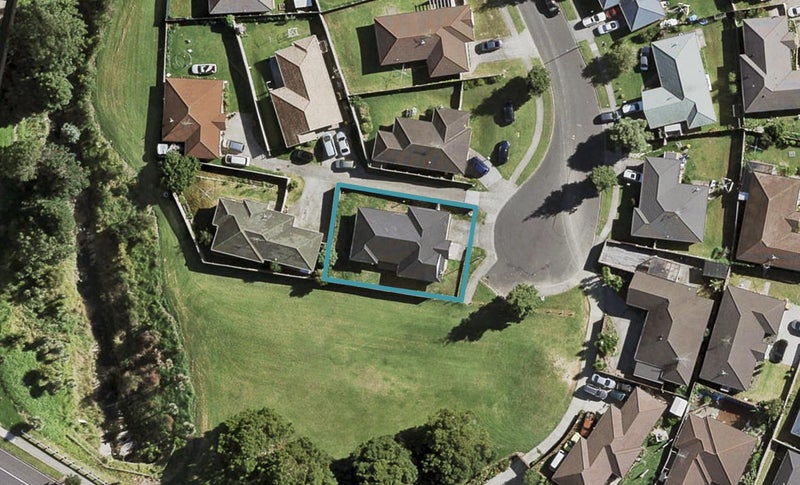29 Loughinisland Place, Weymouth, Auckland - Carousel 1