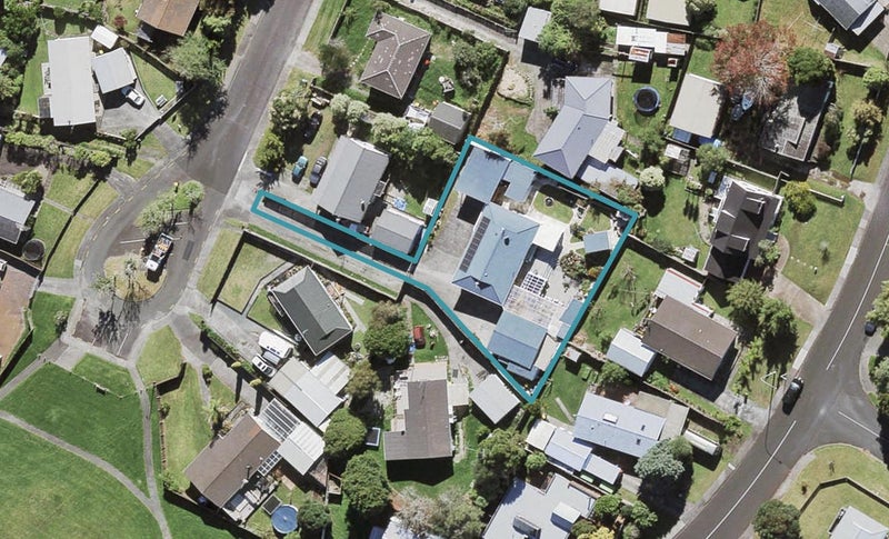 16 St Margaret Place, West Harbour, Auckland - Carousel 1