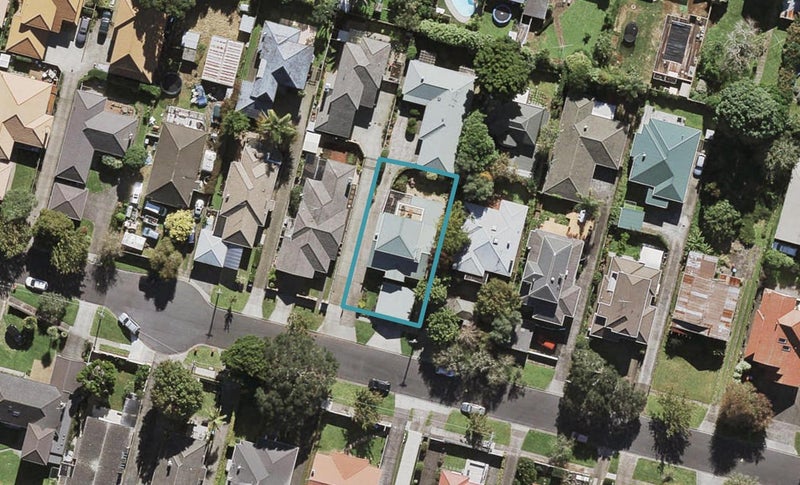 15 Rewi Road, Royal Oak, Auckland - Carousel 1