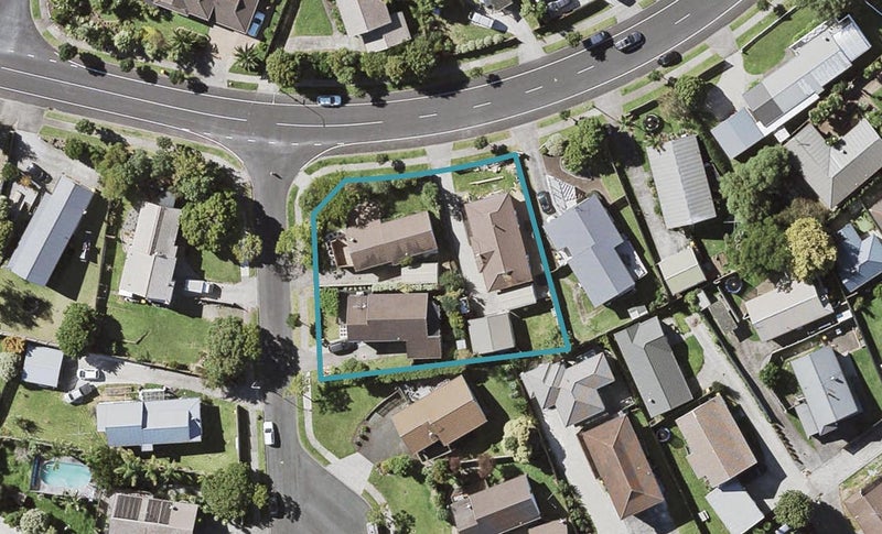 2/21 Gosford Drive, Botany Downs, Auckland - Carousel 1