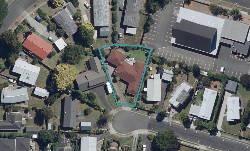 16 Camellia Place, Hamilton Lake, Hamilton - Carousel 1