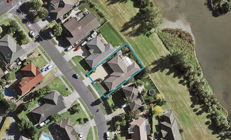 8 Crannog Fen, Wattle Downs, Auckland - Carousel 1
