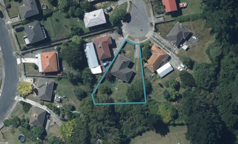 25 Worcester Place, Cannons Creek, Porirua - Carousel 1