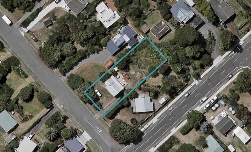 21 Hughes Street, Waikanae Beach, Waikanae - Carousel 1