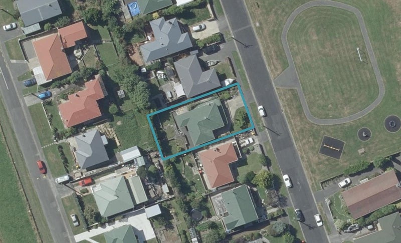15 Elwyn Crescent, Green Island, Dunedin - Carousel 1