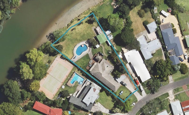 22 Marian Drive, Inner Kaiti, Gisborne - Carousel 1