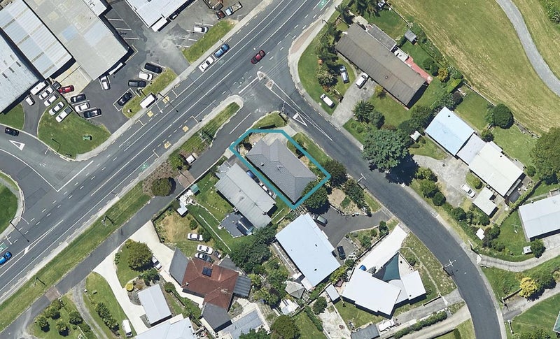1 Lloyd Street, Parkvale, Tauranga - Carousel 1