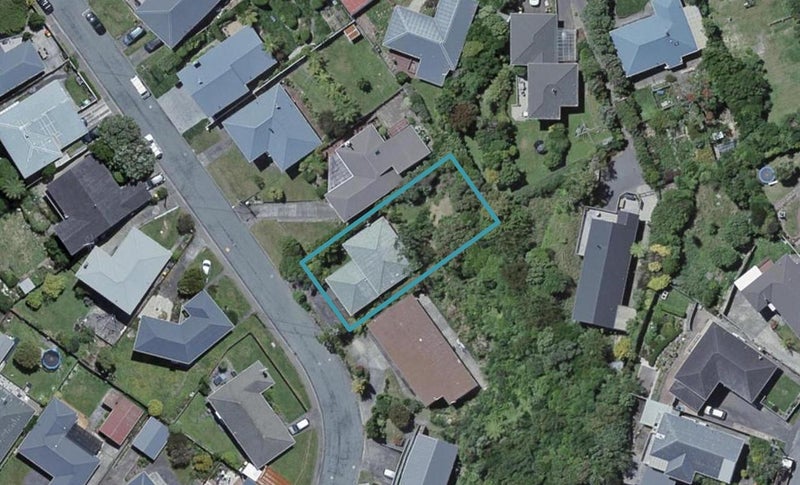 14 Longcroft Terrace, Newlands, Wellington - Carousel 1
