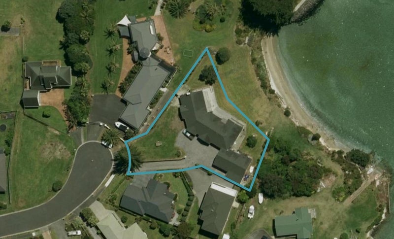 26 Paradise Point Place, One Tree Point - Carousel 1