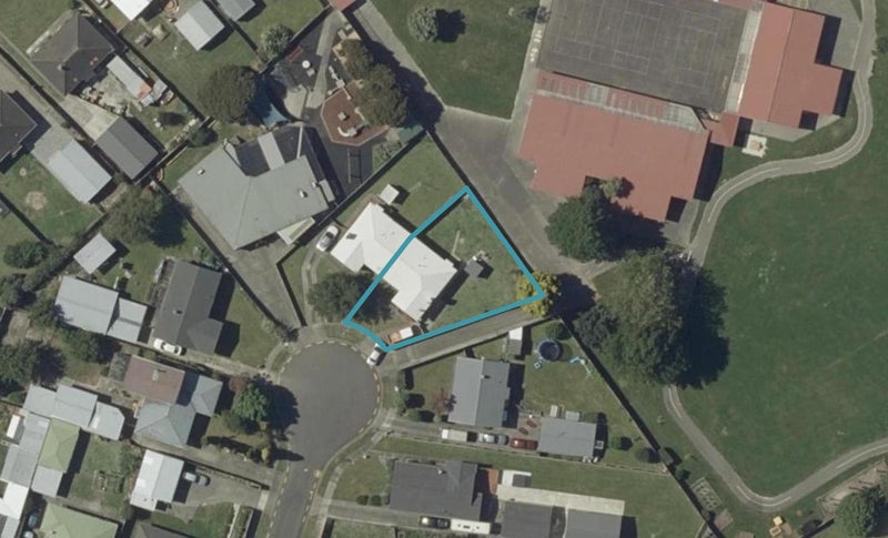 8 Radnor Place, Highbury, Palmerston North - Carousel 1