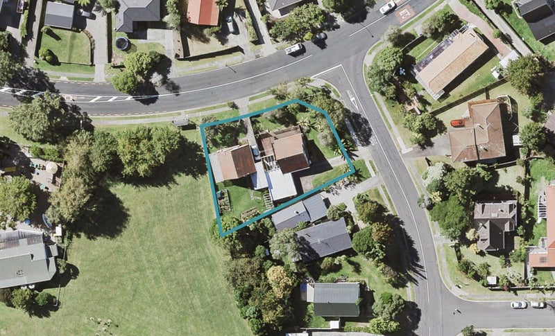 1/103 Oaktree Avenue, Browns Bay, Auckland - Carousel 1
