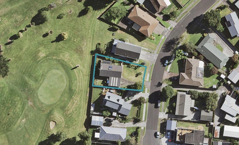 33 Pinehurst Place, Wattle Downs, Auckland - Carousel 1