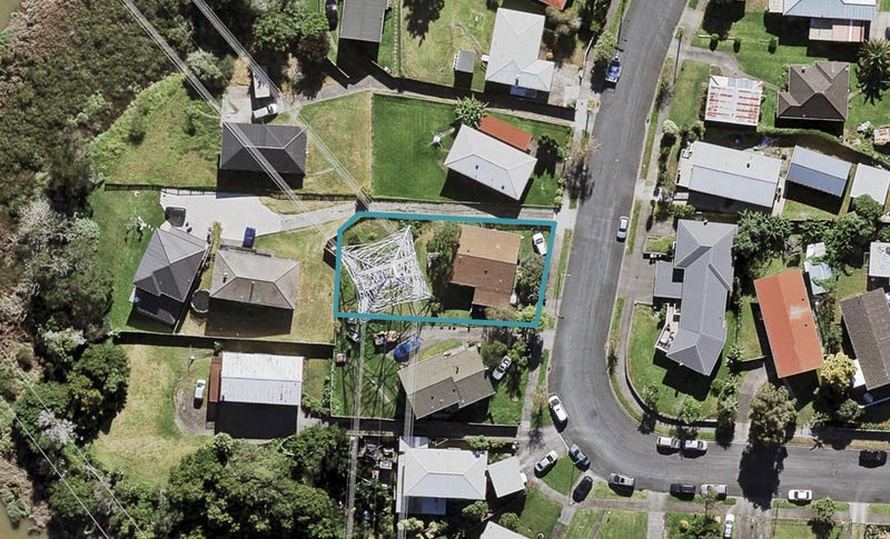 27 Alanbrooke Crescent, Avondale, Auckland - Carousel 1