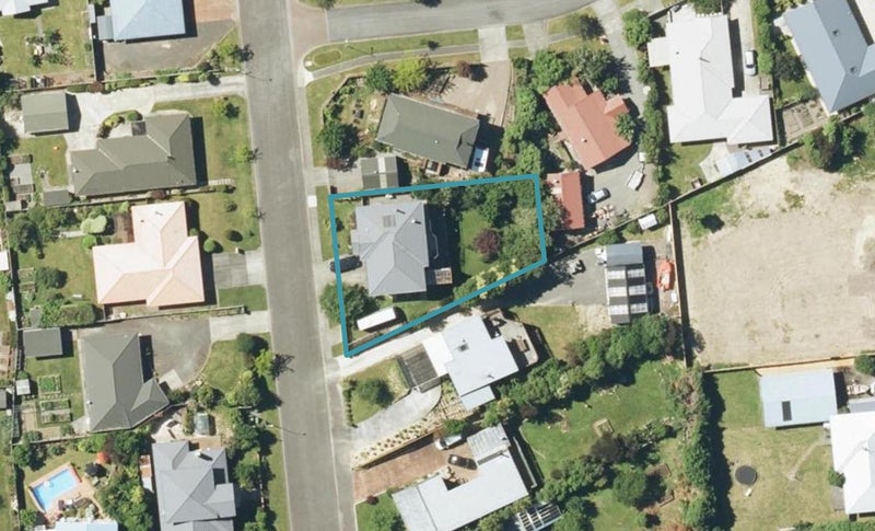 13 Ranui Street, Waikawa, Picton - Carousel 1