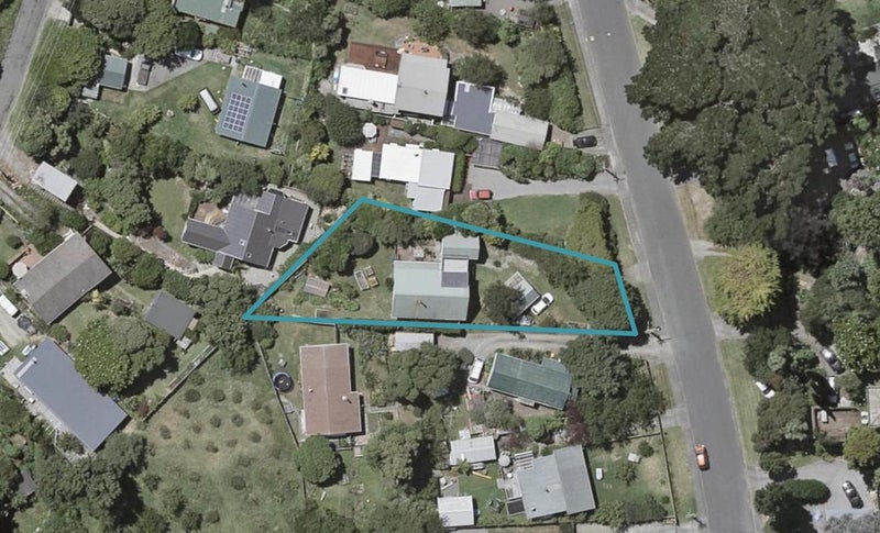 66 Tennis Court Road, Raumati South, Paraparaumu - Carousel 1