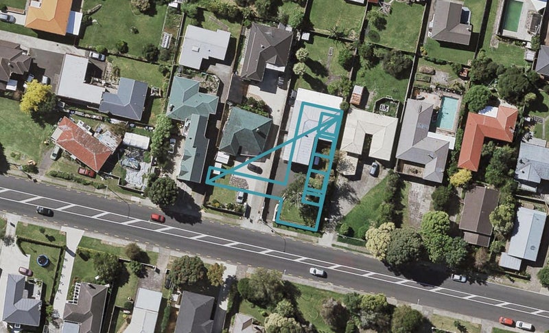 2/6 Reeves Road, Pakuranga, Auckland - Carousel 1