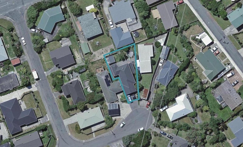 5A Kinapori Terrace, Newlands, Wellington - Carousel 1