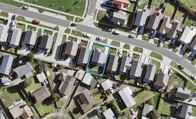 84 Kaimoana Street, Weymouth, Auckland - Carousel 1