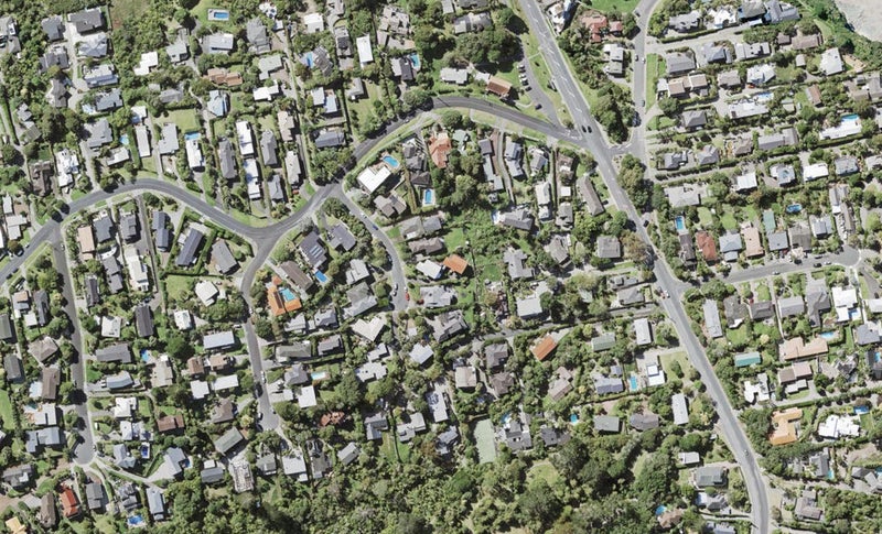 2/8 Cloverly Crescent, Campbells Bay, Auckland - Carousel 1