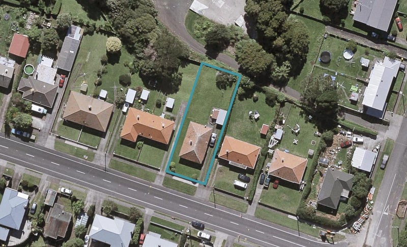 70 Omata Road, Marfell, New Plymouth - Carousel 1