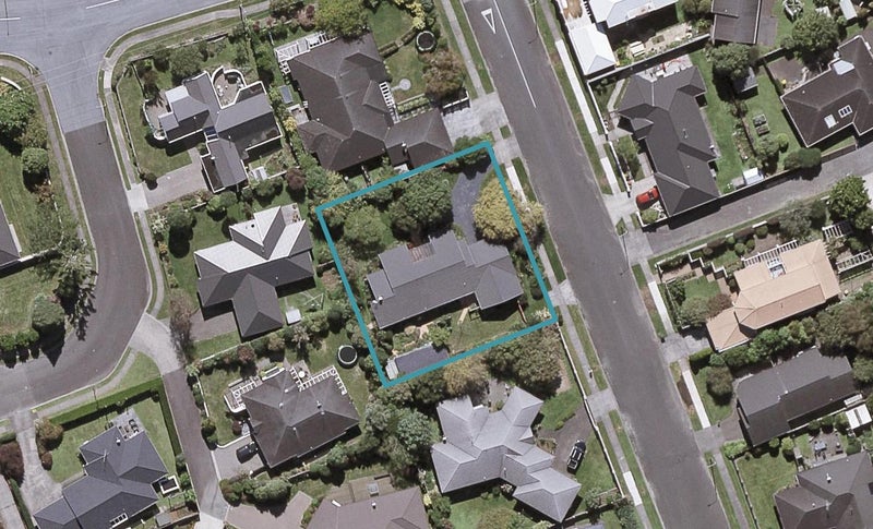 4 Kinross Drive, Merrilands, New Plymouth - Carousel 1