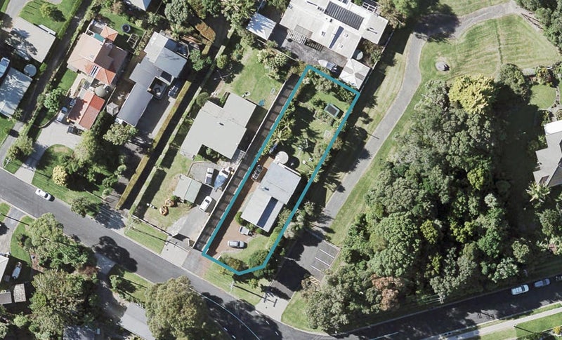 1 Pohutukawa Road, Beachlands, Auckland - Carousel 1