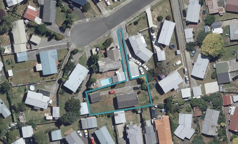13 Pamela Place, Deanwell, Hamilton - Carousel 1