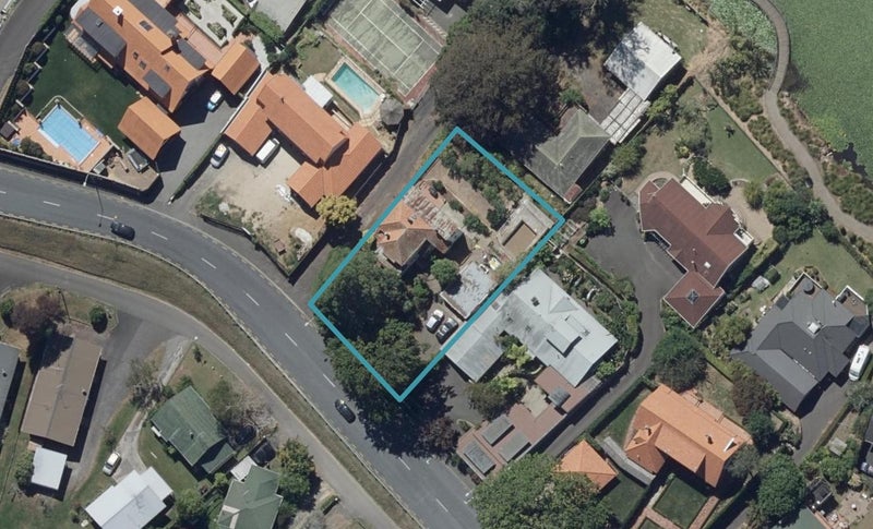 82 Lake Crescent, Hamilton Lake, Hamilton - Carousel 1