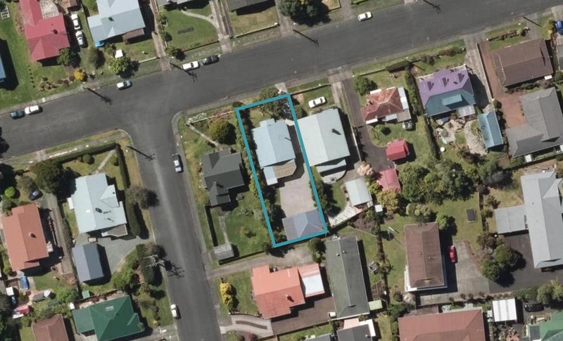 9 Dinniss Avenue, Regent, Whangarei - Carousel 1