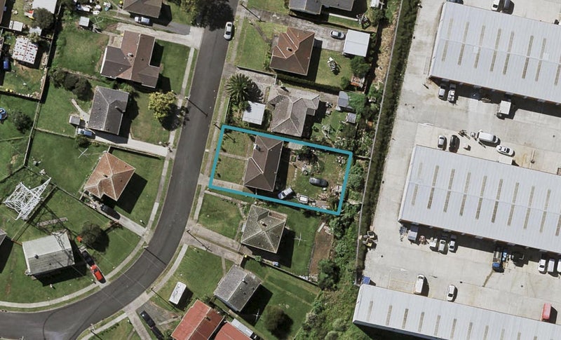 37 Featherston Crescent, Otara, Auckland - Carousel 1